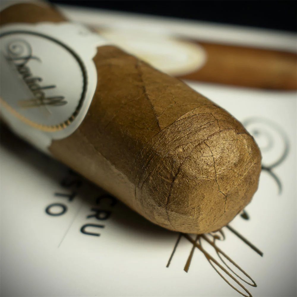 Davidoff Grand Cru Robusto Cigar - Single - Image 5